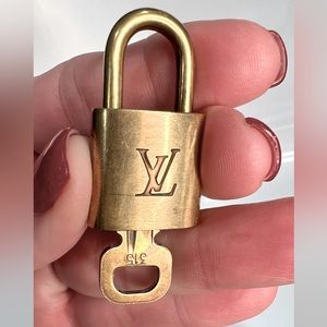 🔥Authentic Louis Vuitton LV Lock & Key #315🔥